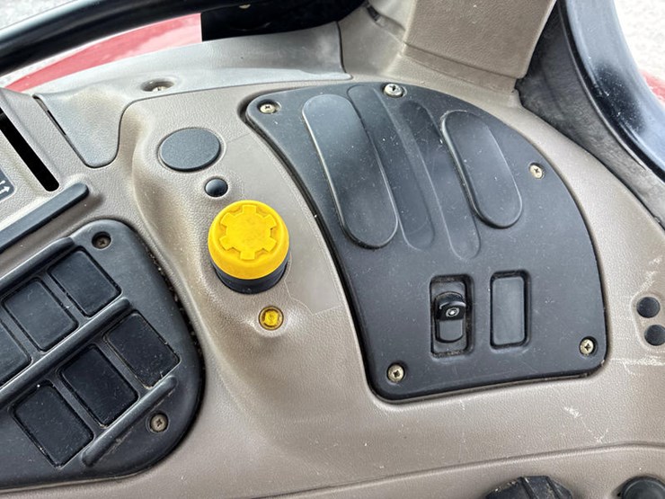 case-ih-mxu130-image-77