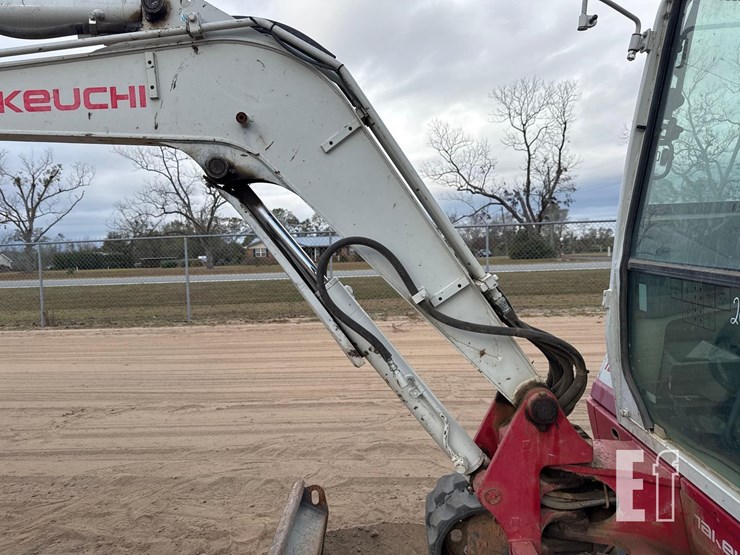 takeuchi-tb235-2-image-19