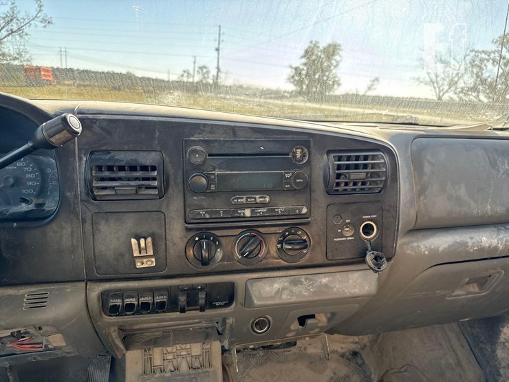 ford-f550-xl-image-24