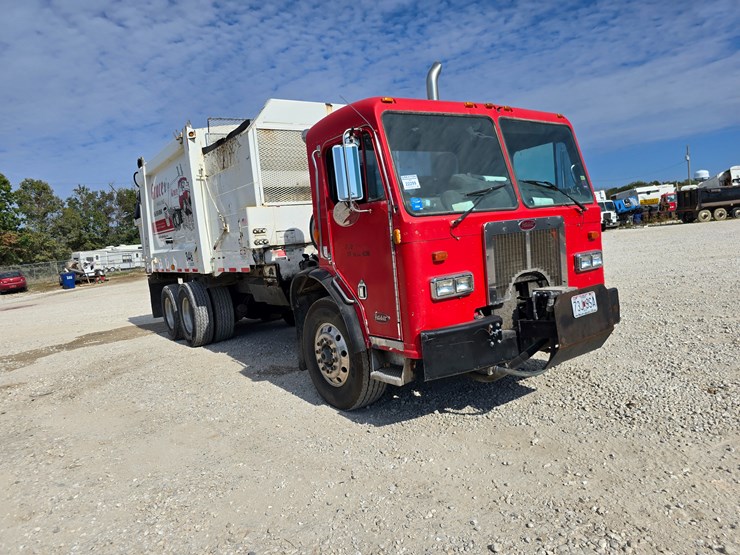 2003-peterbilt-320-image-47