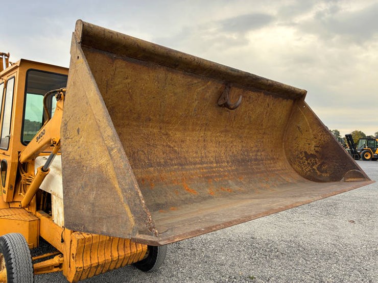 case-ih-3400-image-23