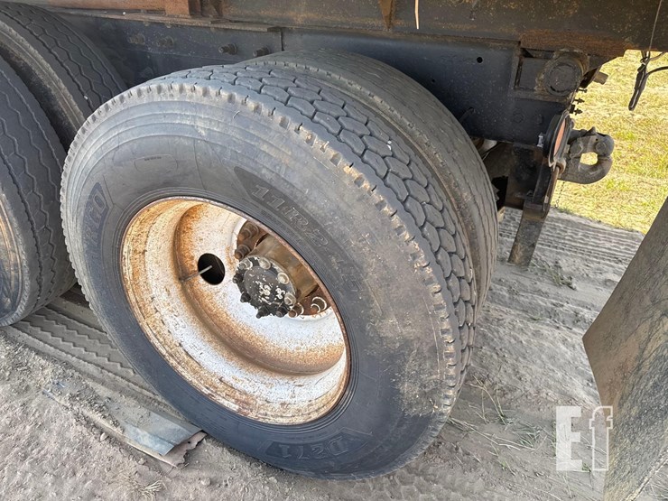 mack-t/a-dump-truck-image-9