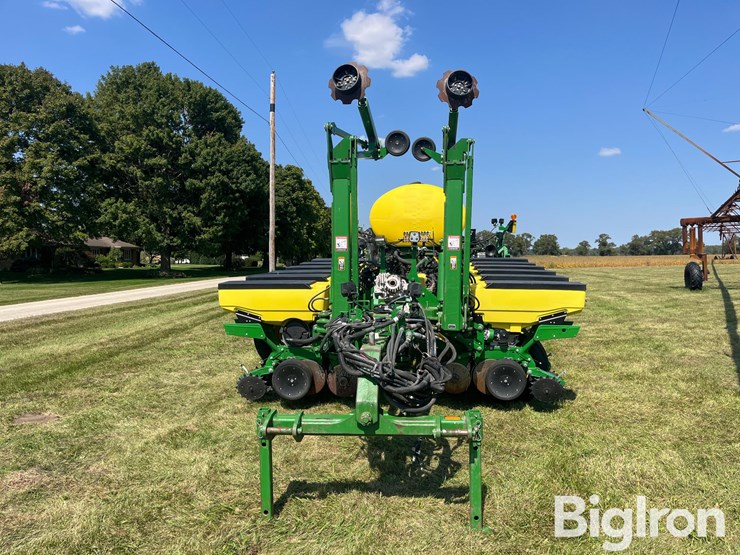 2011-john-deere-1770-image-2