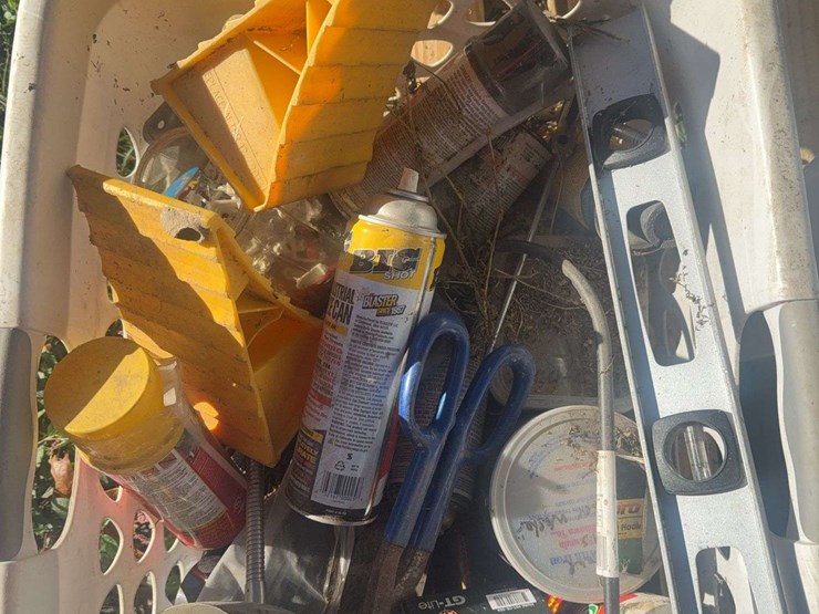 level,-wheel-chalks,-cleaning-supplies,-and-misc.-tools-image-6