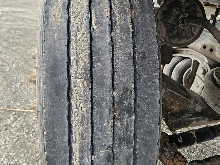 freightliner-columbia-120-image-92