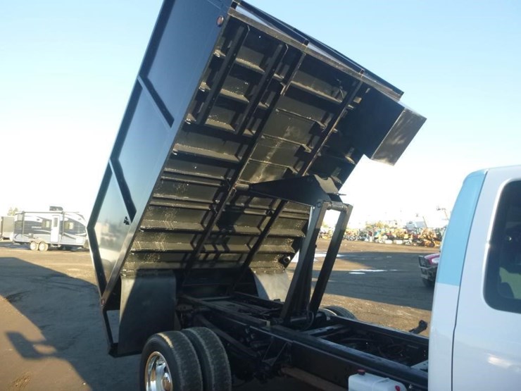 2011-ford-f550-image-10