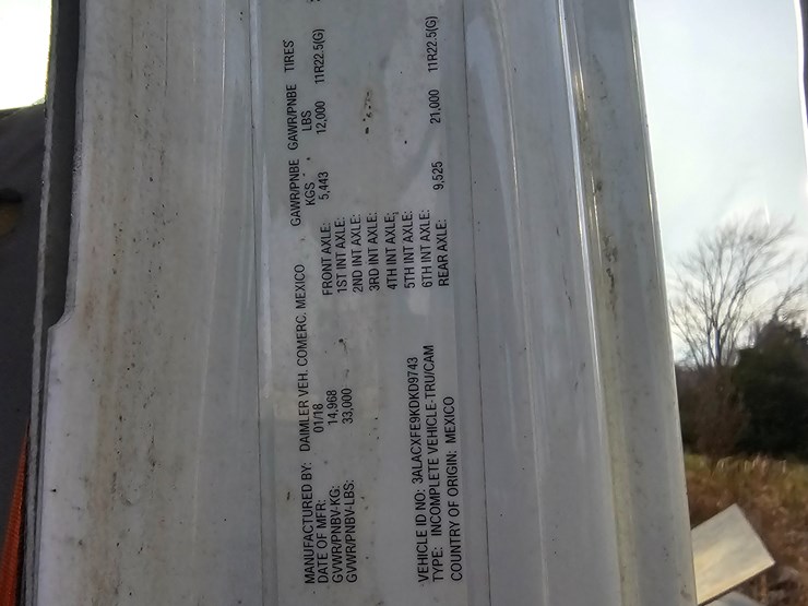 2019-freightliner-m2-106-image-40