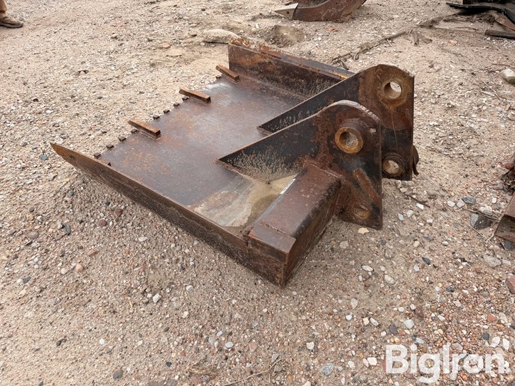 42"-backhoe-bucket-image-4