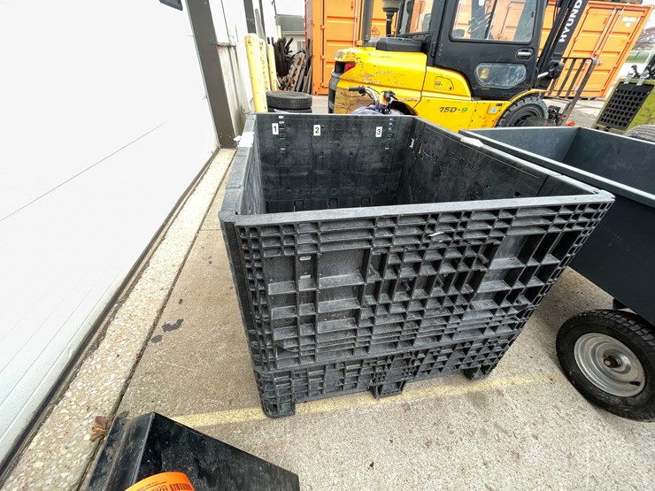 #6101-•-black-plastic-folding-pallet-bin-(door-04)-image-4