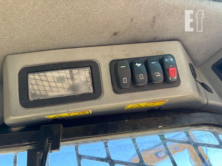 2022-caterpillar-299d3-image-26