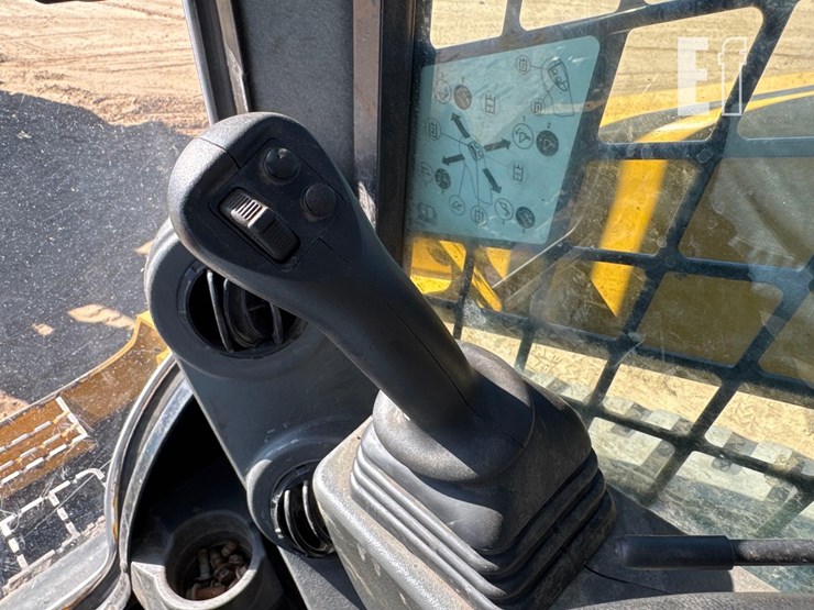 2022-caterpillar-299d3-image-22