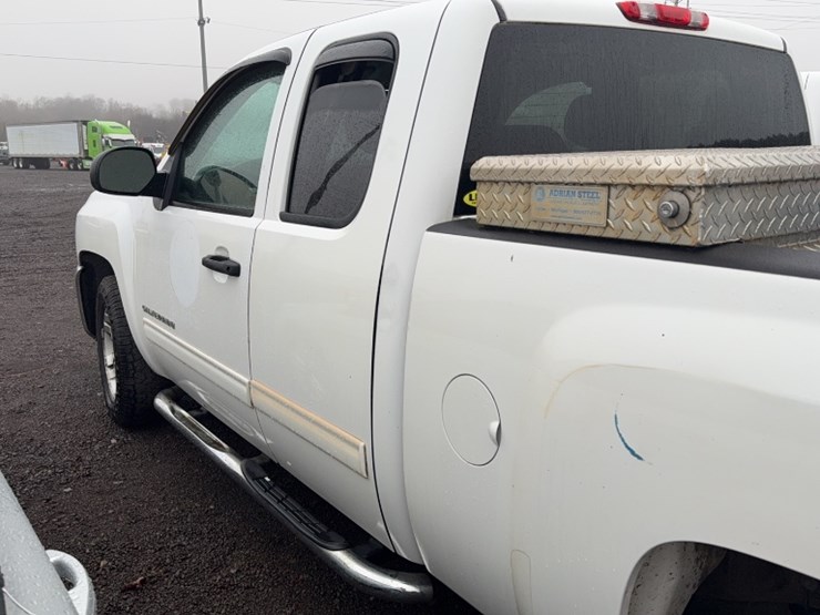 #3017-•-2013-chevy-silverado-z71-pickup-truck-image-12