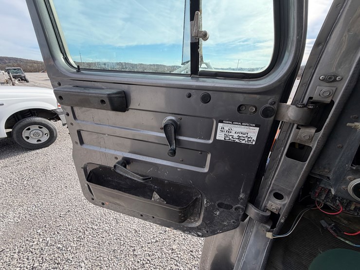 international-4700-image-24