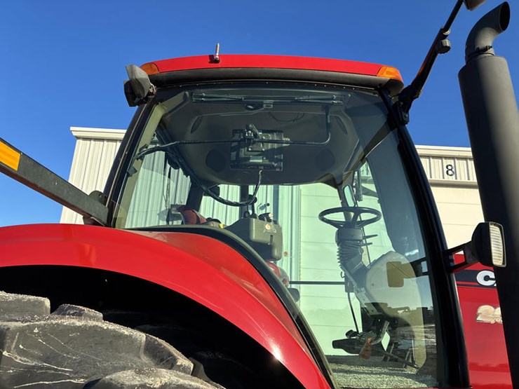 case-ih-magnum-305-image-21