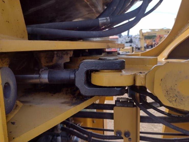 caterpillar-910m-image-28