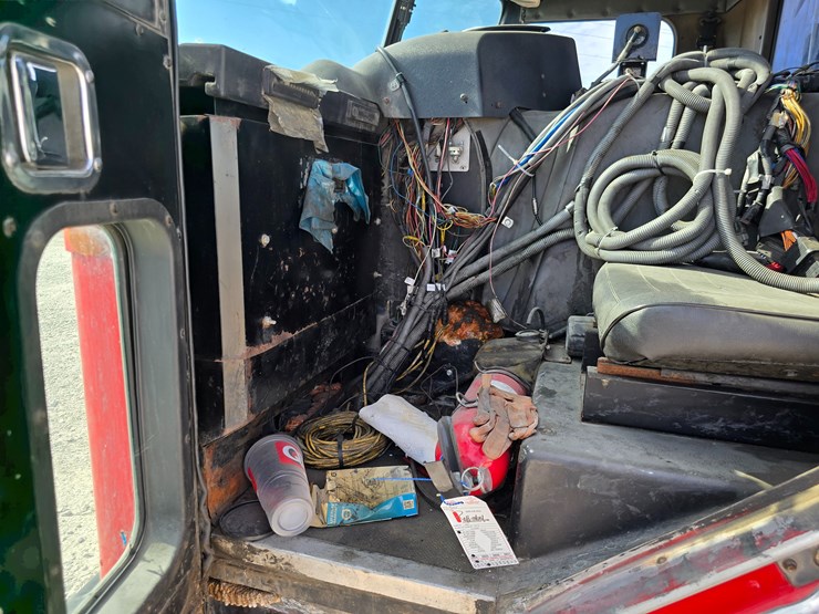 2003-peterbilt-320-image-71