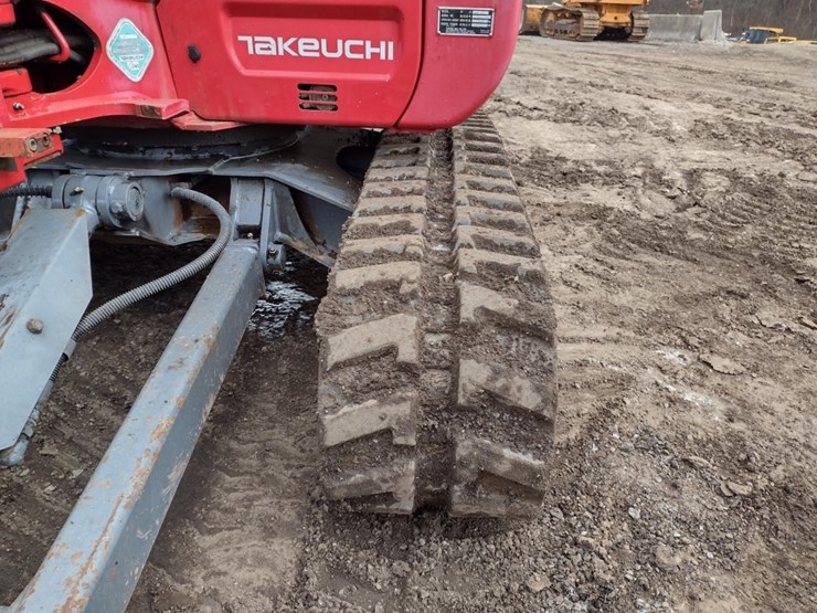 takeuchi-tb240-image-34