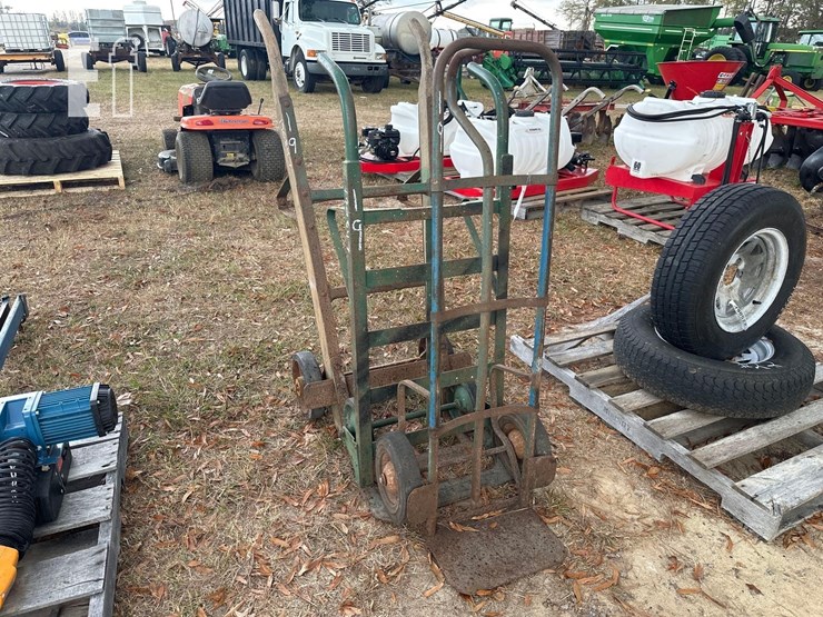 (3)-hand-truck-image-1