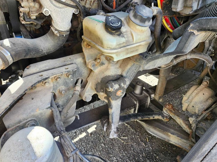 2016-freightliner-semi,-tag-#646-image-25