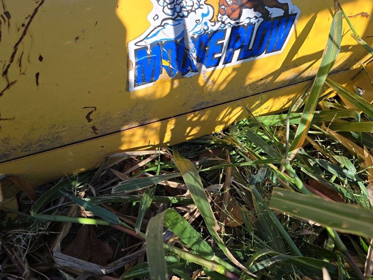 rapid-mount-snowplow-to-mount-on-atv/side-by-side-with-front-mount-bracket-image-4