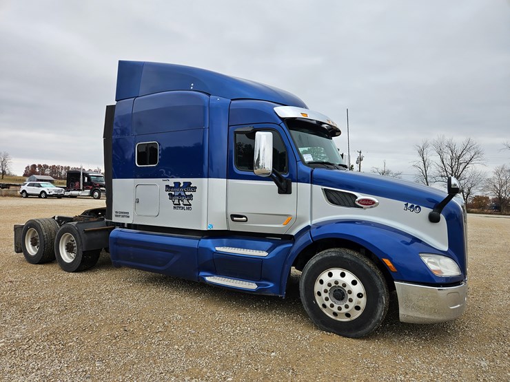 peterbilt-579-image-26