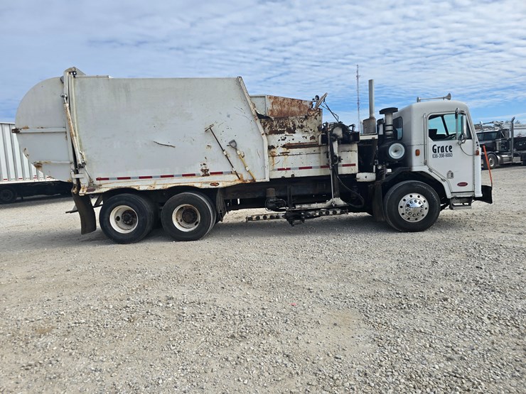 2003-peterbilt-320-image-27