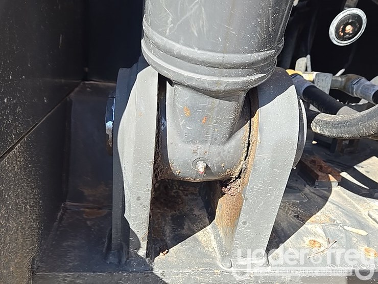 2021-case-cx210-lc-image-70