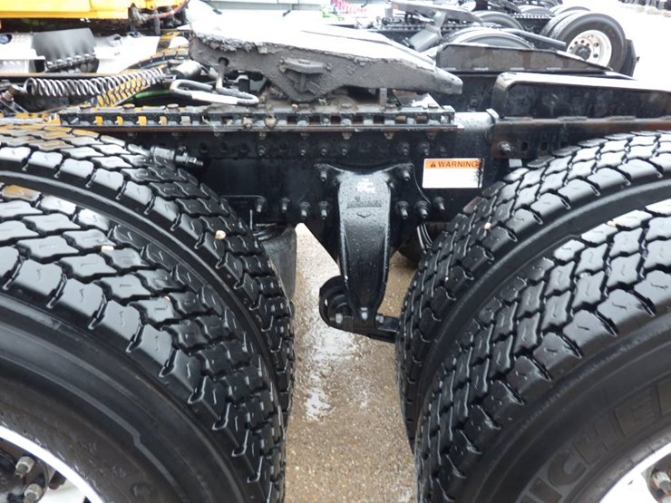 freightliner-cascadia-126-image-16