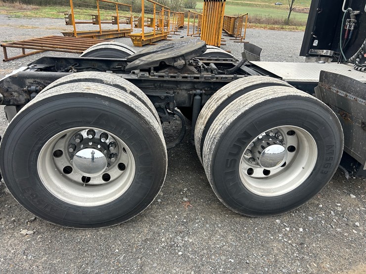 2005-kenworth-w900l-image-10