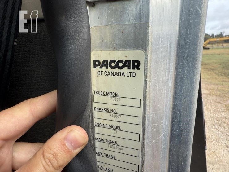 peterbilt-330-image-20