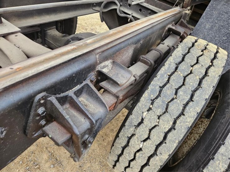 international-4900-image-42