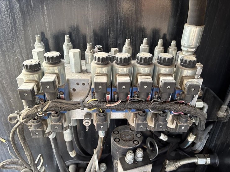 2013-jlg-400s-image-28