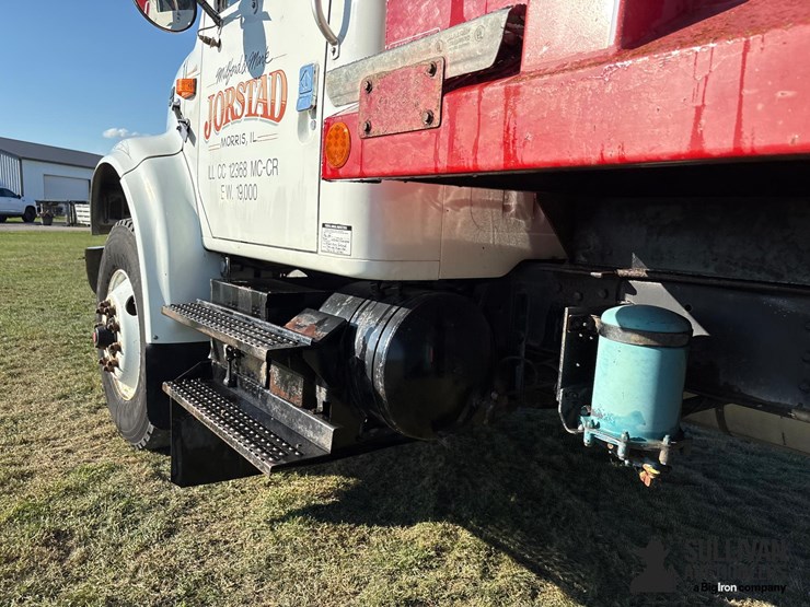 international-4900-image-13