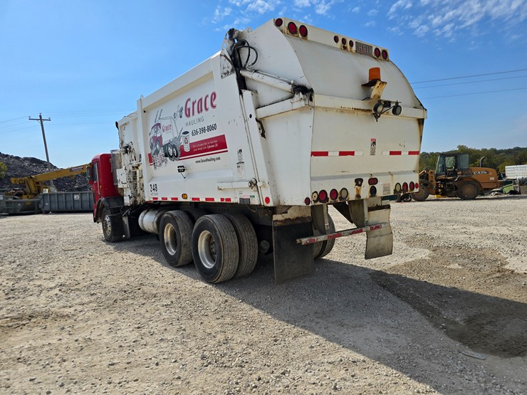 2003-peterbilt-320-image-17