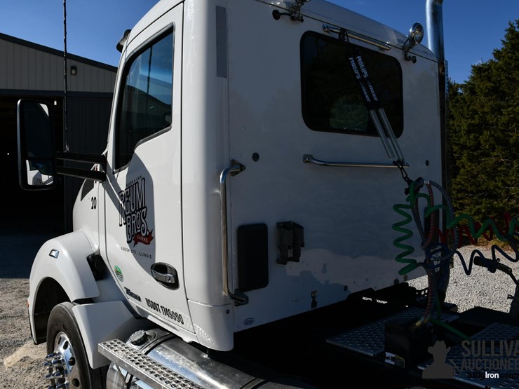 2020-kenworth-t880-image-17