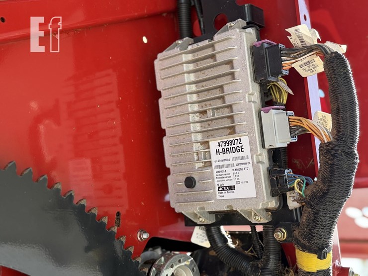 new-holland-roll-belt-560-image-31