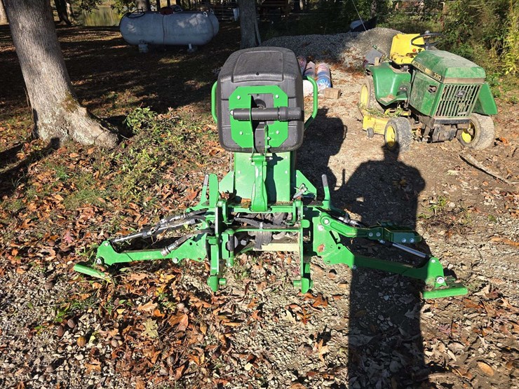 john-deere-260b-3pt-backhoe,-seat,-hyd.-driven,-with-12''-bucket,-low-use,-out-riggers-image-7