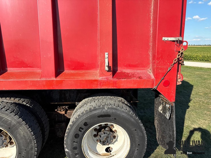 international-4900-image-11