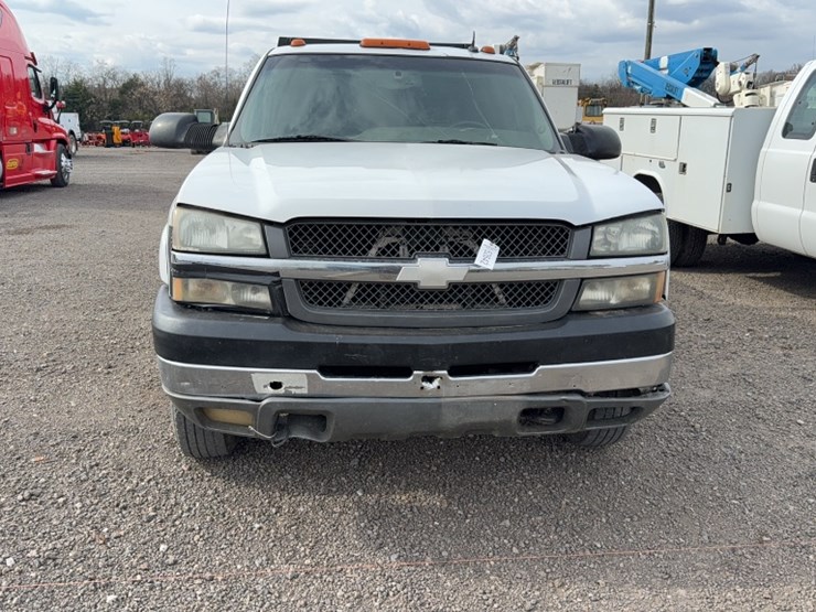 2003-chevrolet-3500-image-2