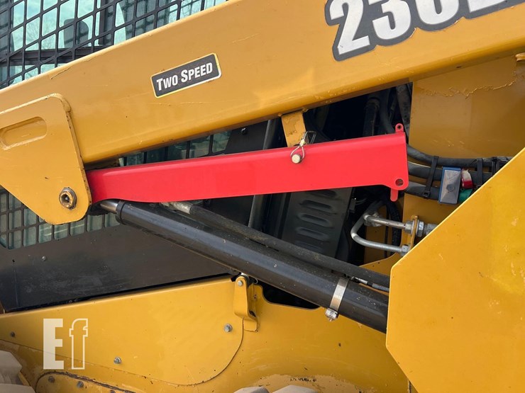 2016-caterpillar-236d-image-19