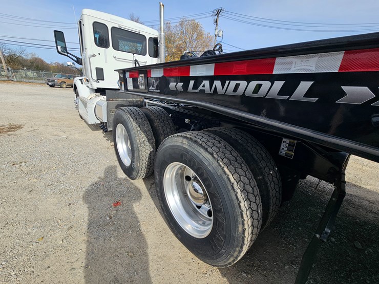 peterbilt-579-image-11