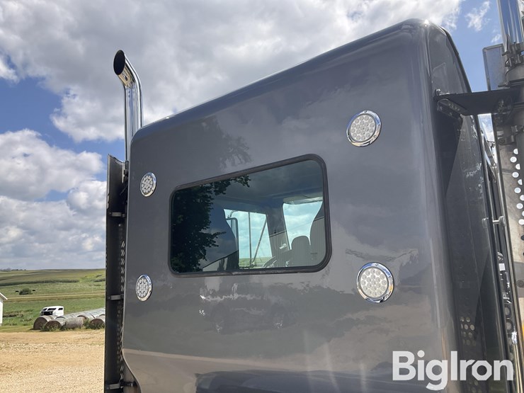 2017-kenworth-w900l-image-18