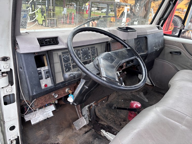 1997-international-4700-image-9