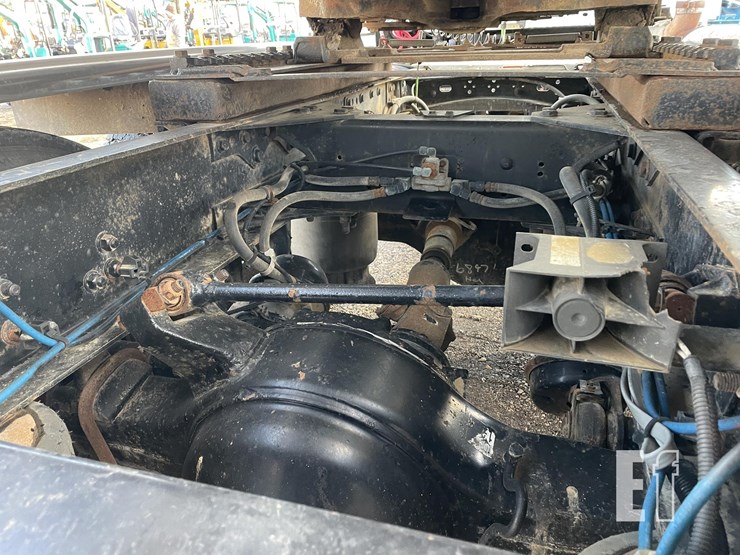 freightliner-columbia-120-image-26