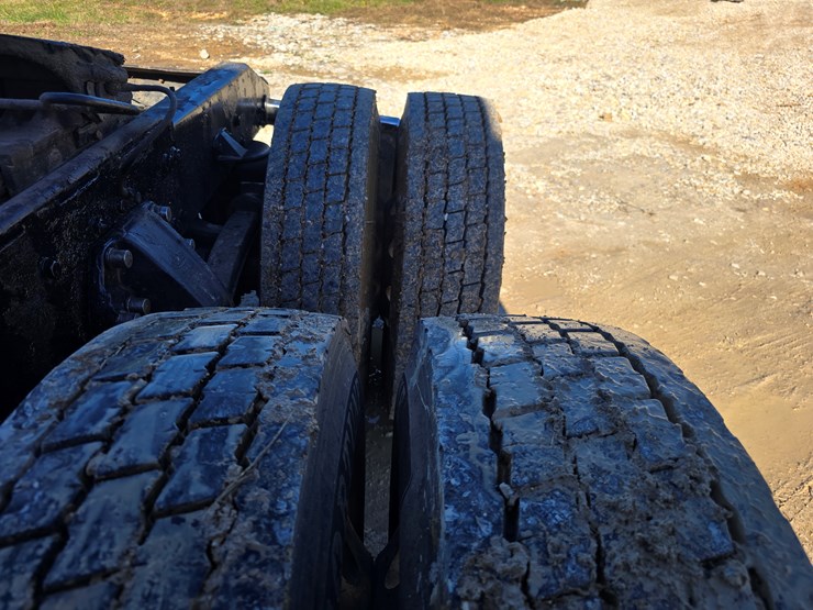 2005-peterbilt-379-image-106