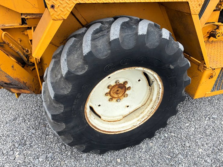 case-ih-3400-image-16