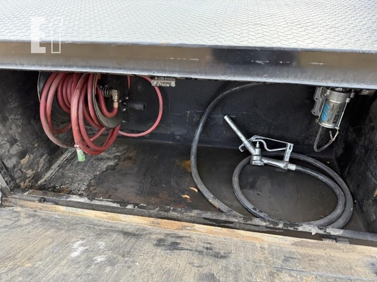 peterbilt-330-image-14