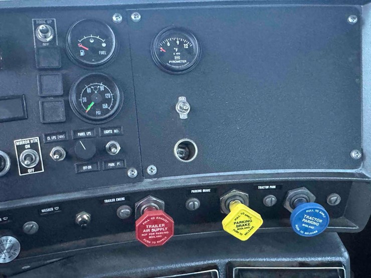 mack-r688st-image-20