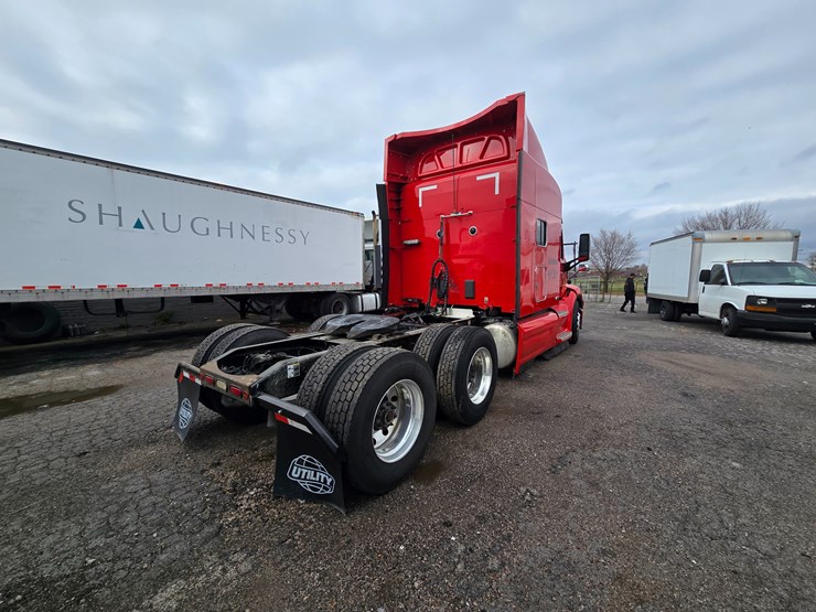 2017-peterbilt-579-image-25