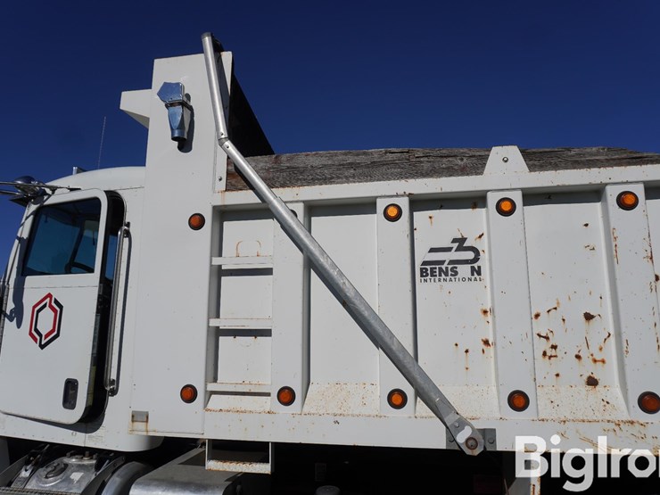 peterbilt-335-image-11